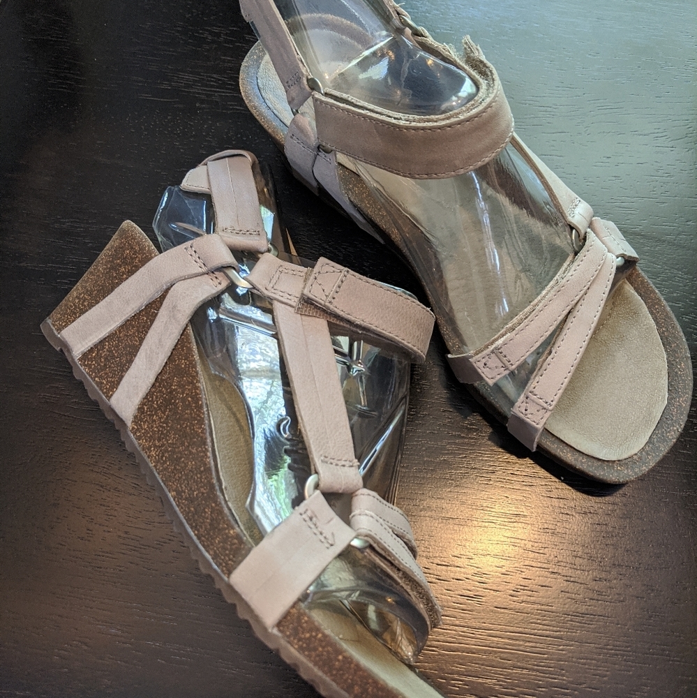Teva taupe Ysidro wedge sandal